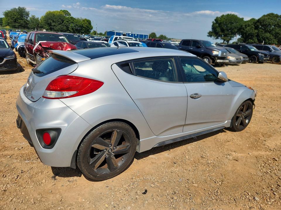 Photo 3 from auction – 2015 HYUNDAI VELOSTER with VIN KMHTC6AE4FU231644