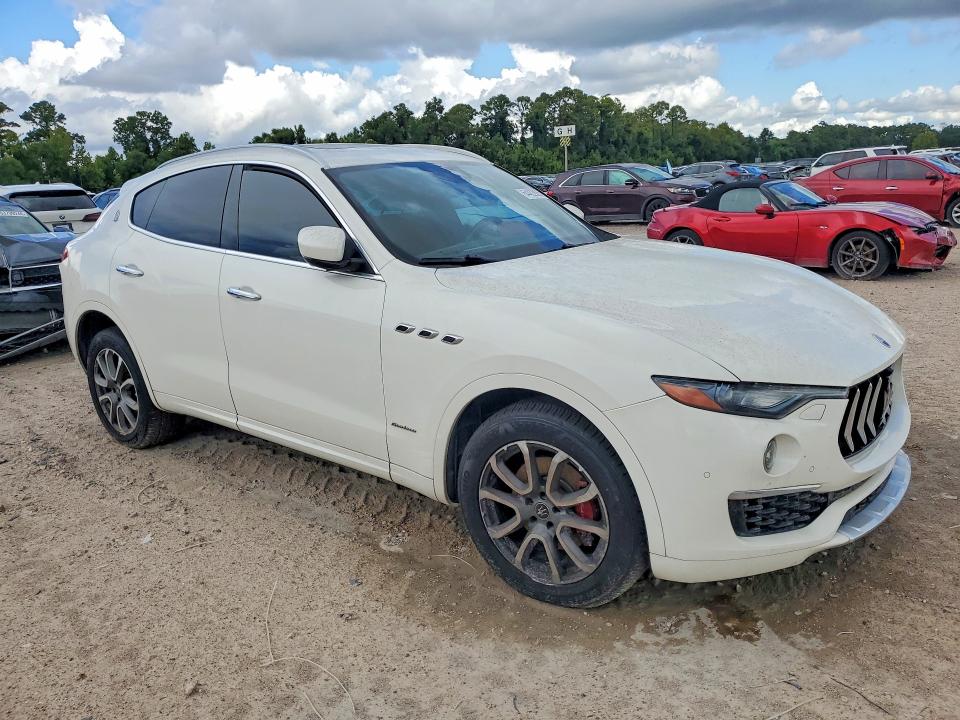 Photo 4 from auction – 2019 MASERATI LEVANTE with VIN ZN661XUL3KX334147