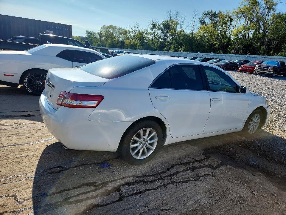 Photo 3 from auction – 2010 TOYOTA CAMRY with VIN 4T1BF3EK1AU580187
