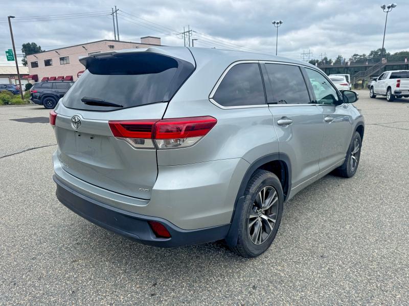 Photo 4 from auction – 2018 TOYOTA HIGHLANDER with VIN 5TDBZRFH7JS845989