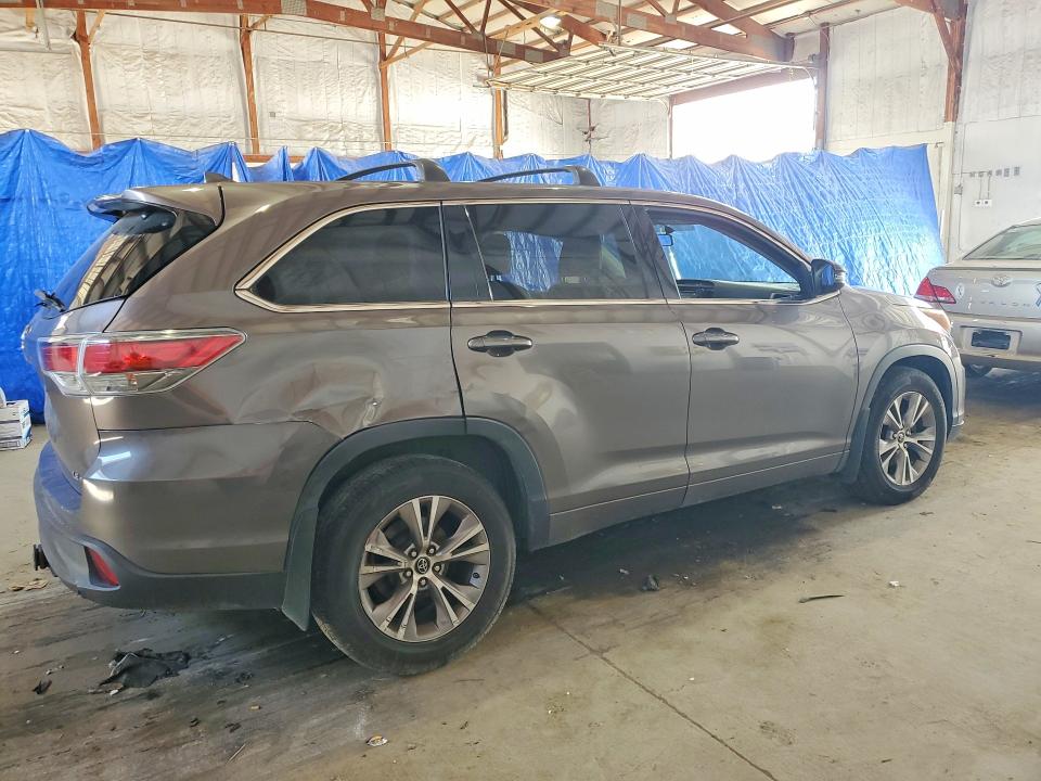 Photo 3 from auction – 2016 TOYOTA HIGHLANDER with VIN 5TDBKRFHXGS293840