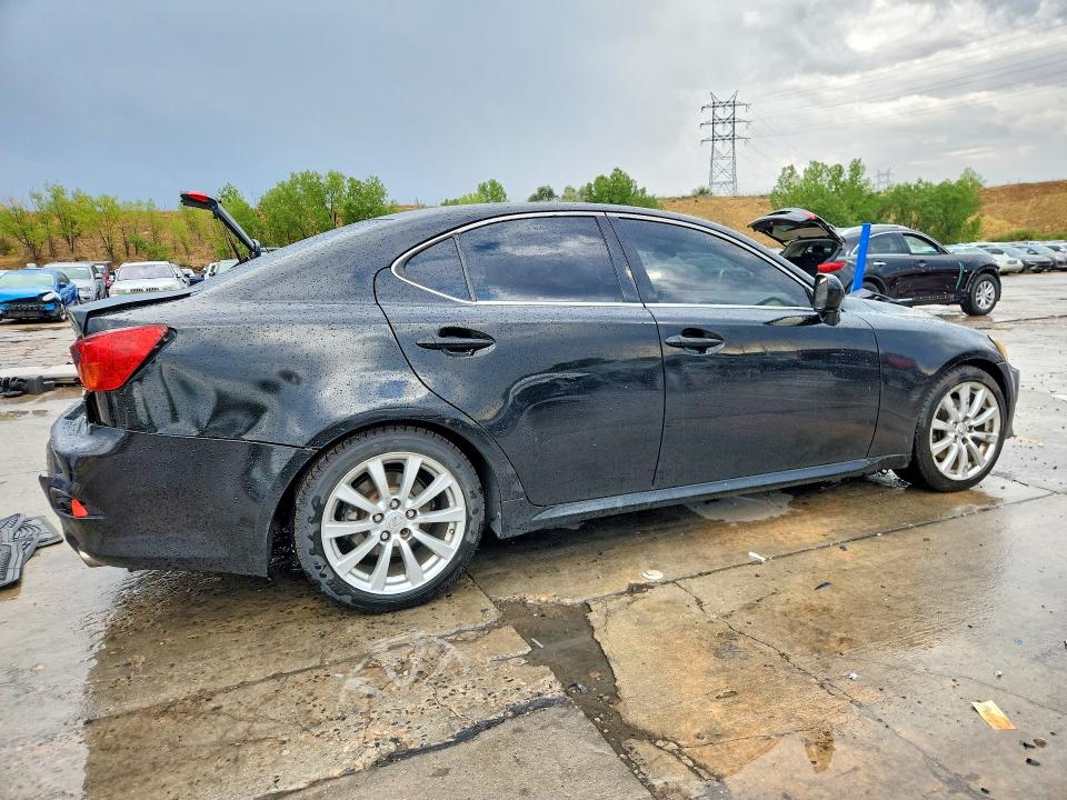 Photo 3 from auction – 2006 LEXUS IS with VIN JTHCK262762005297