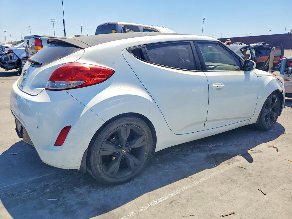 Photo 3 from auction – 2012 HYUNDAI VELOSTER with VIN KMHTC6AD6CU058020