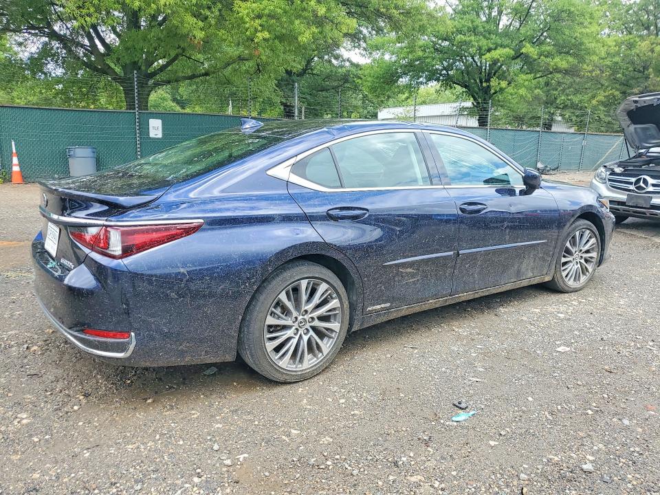 Photo 3 from auction – 2021 LEXUS ES with VIN 58ADA1C13MU008279