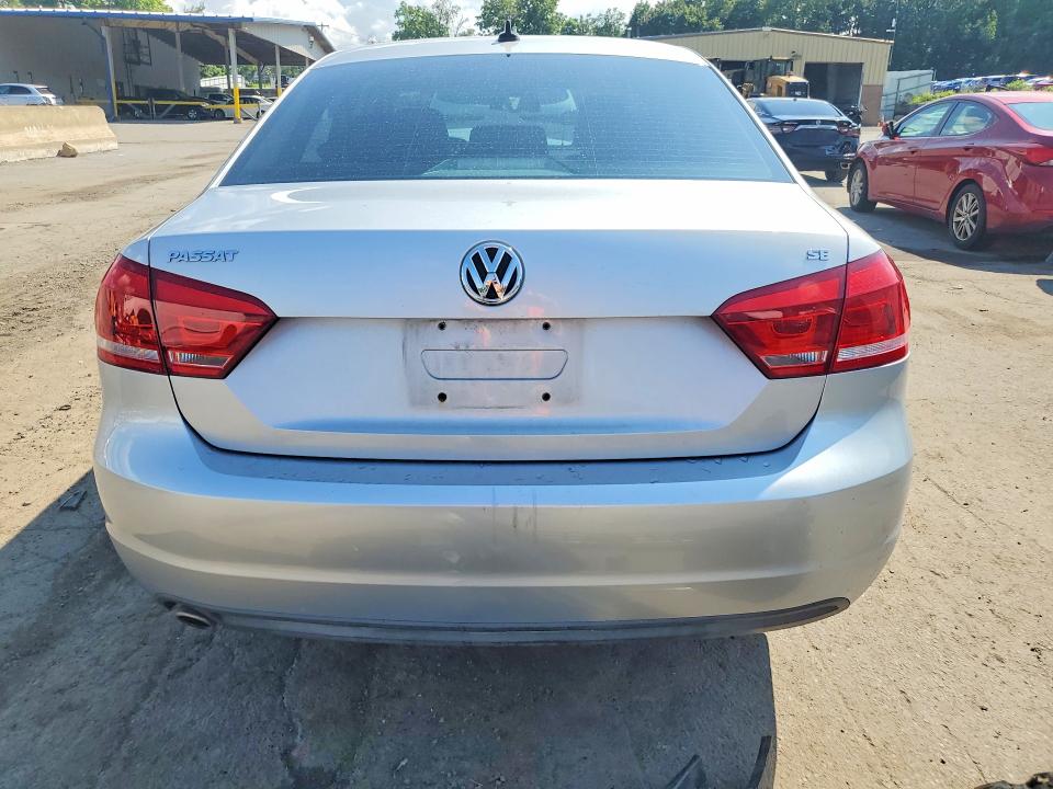 Photo 6 from auction – 2012 VOLKSWAGEN PASSAT with VIN 1VWBP7A38CC090018