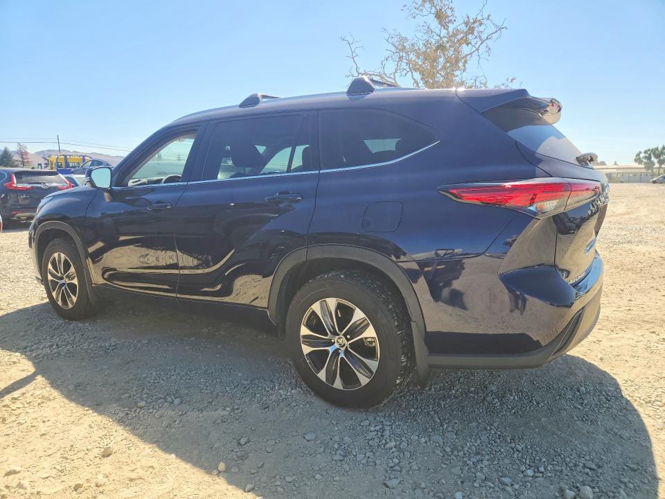 Photo 2 from auction – 2022 TOYOTA HIGHLANDER with VIN 5TDHZRBHXNS249362