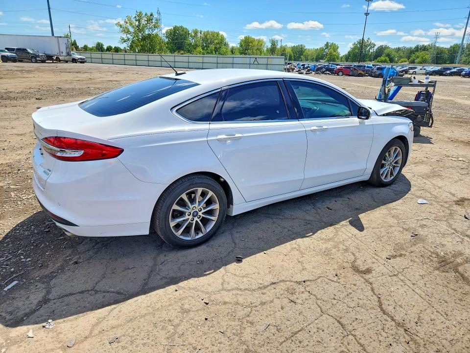 Photo 3 from auction – 2017 FORD FUSION with VIN 3FA6P0HD6HR328814