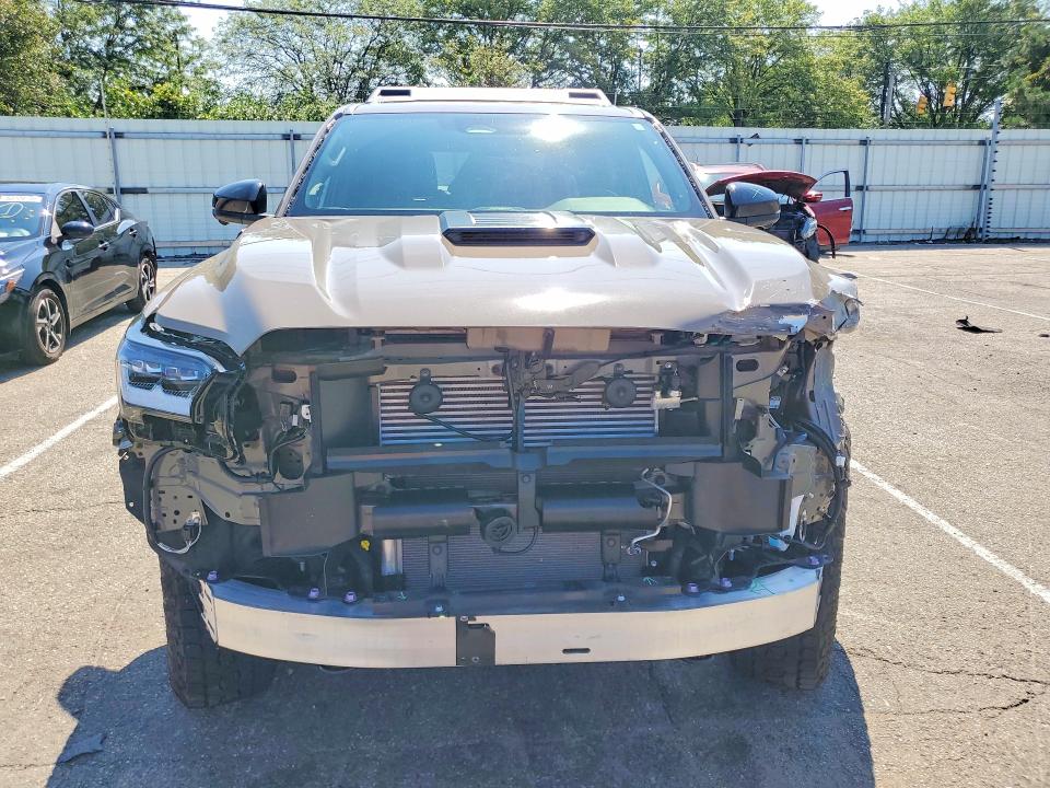 Photo 5 from auction – 2025 TOYOTA 4RUNNER with VIN JTEVB5BR6S5004628