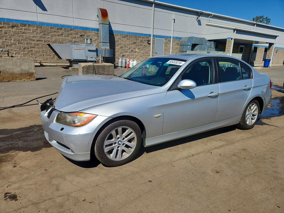BMW 325 2006 con VIN WBAVD13506KT79812 - Foto de la subasta