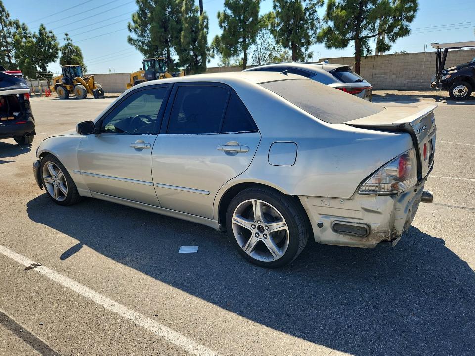 Photo 2 from auction – 2005 LEXUS IS 300 with VIN JTHBD192050095365