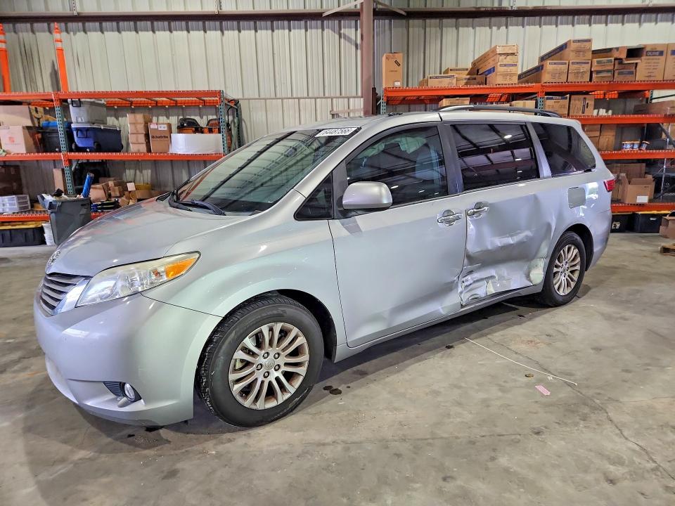 TOYOTA SIENNA 2015 with VIN 5TDYK3DC6FS630615 - Photo from auction