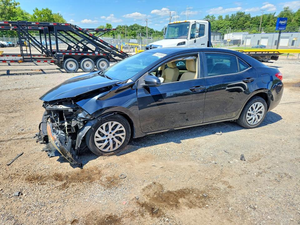 TOYOTA COROLLA 2018 with VIN 5YFBURHEXJP852347 - Photo from auction