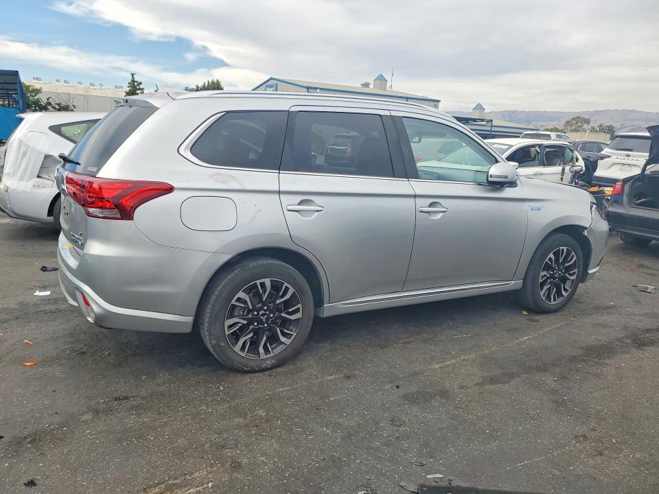 Photo 3 from auction – 2018 MITSUBISHI OUTLANDER with VIN JA4J24A5XJZ066188