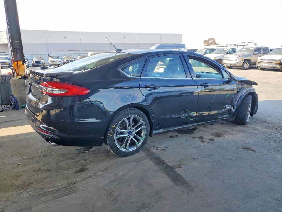 Photo 3 from auction – 2017 FORD FUSION with VIN 3FA6P0LU8HR315313