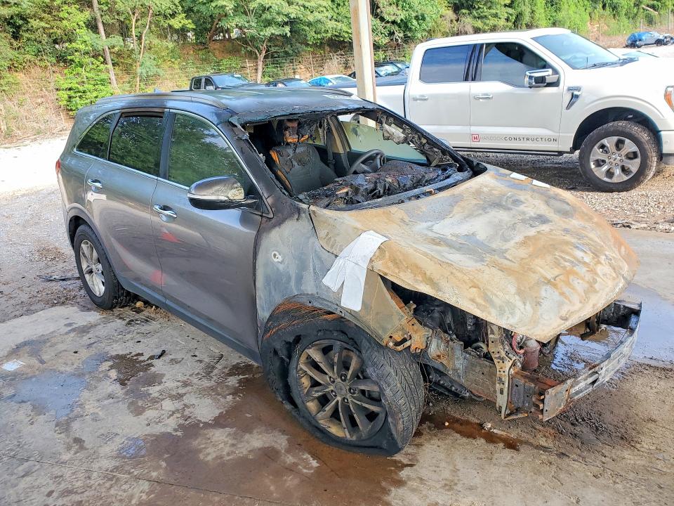 Photo 4 from auction – 2016 KIA SORENTO with VIN 5XYPG4A54GG002950