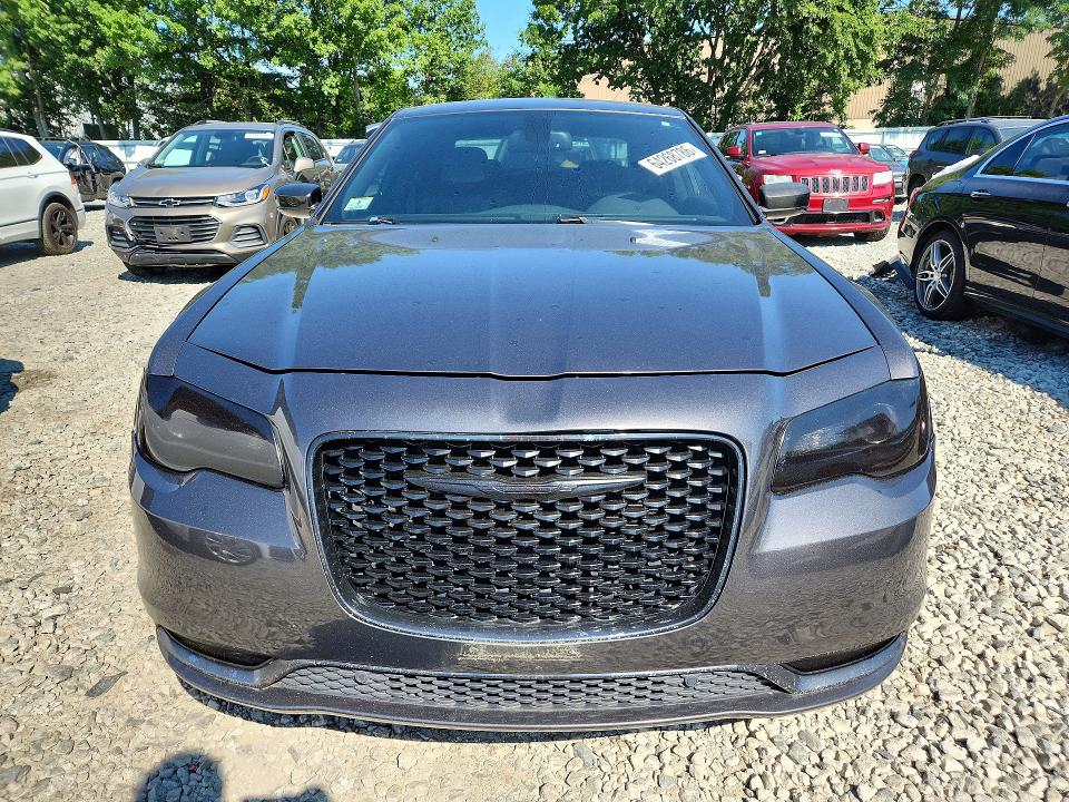 Photo 5 from auction – 2015 CHRYSLER 300 with VIN 2C3CCAGG6FH904635