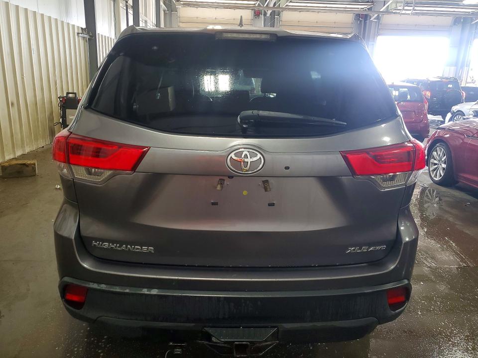 Photo 6 from auction – 2019 TOYOTA HIGHLANDER with VIN 5TDJZRFH7KS565017