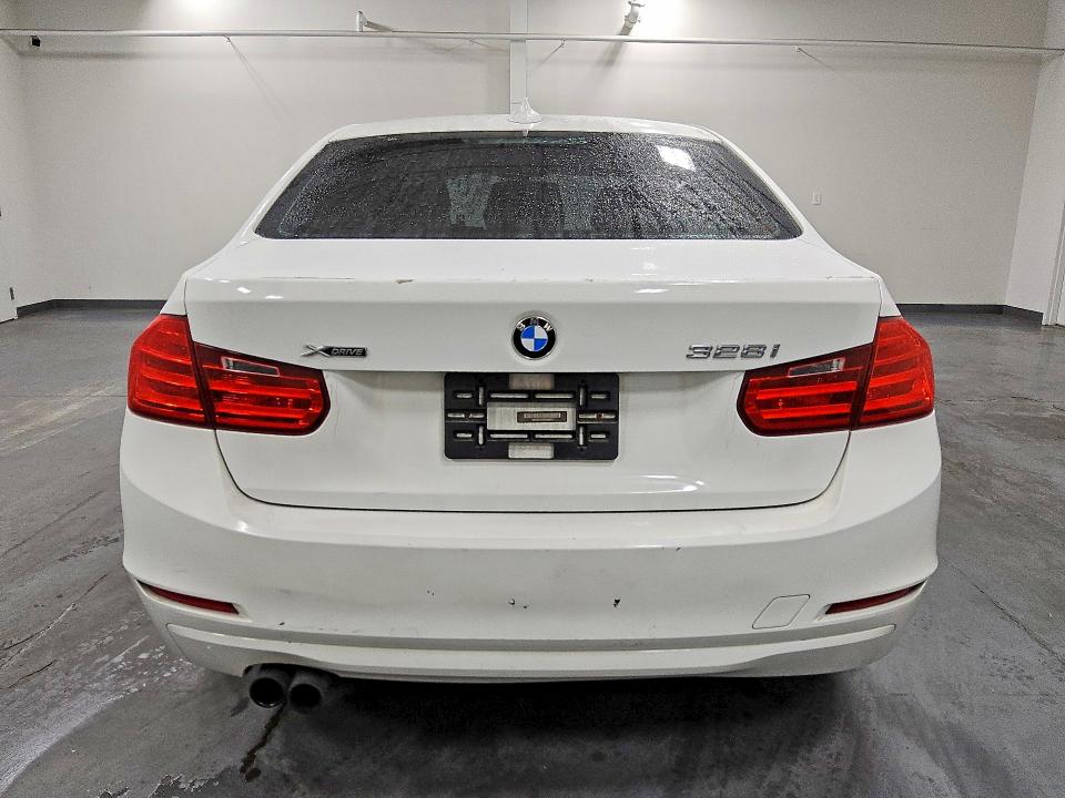 Photo 6 from auction – 2013 BMW 328 with VIN WBA3B3C55DJ698277