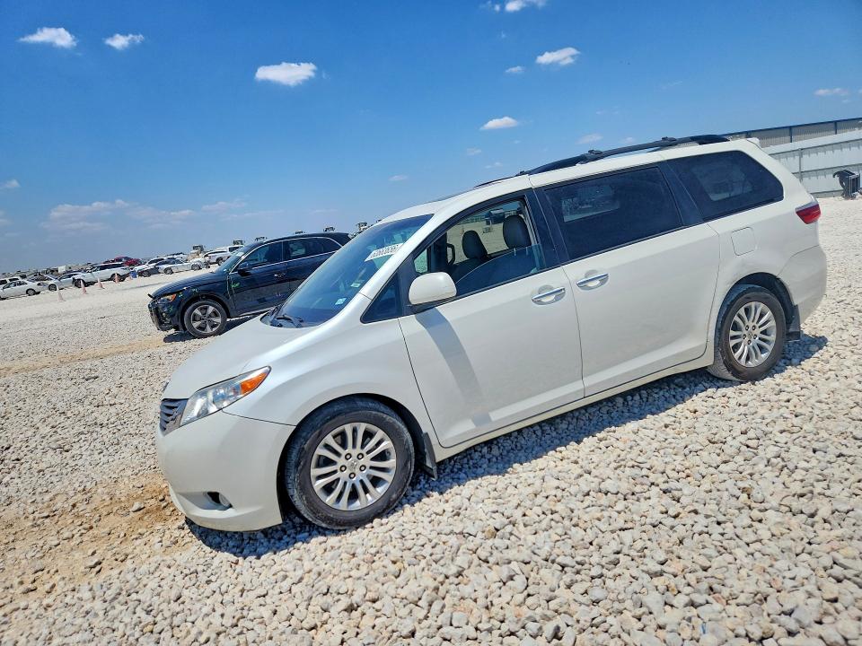 TOYOTA SIENNA 2016 with VIN 5TDYK3DC0GS701647 - Photo from auction