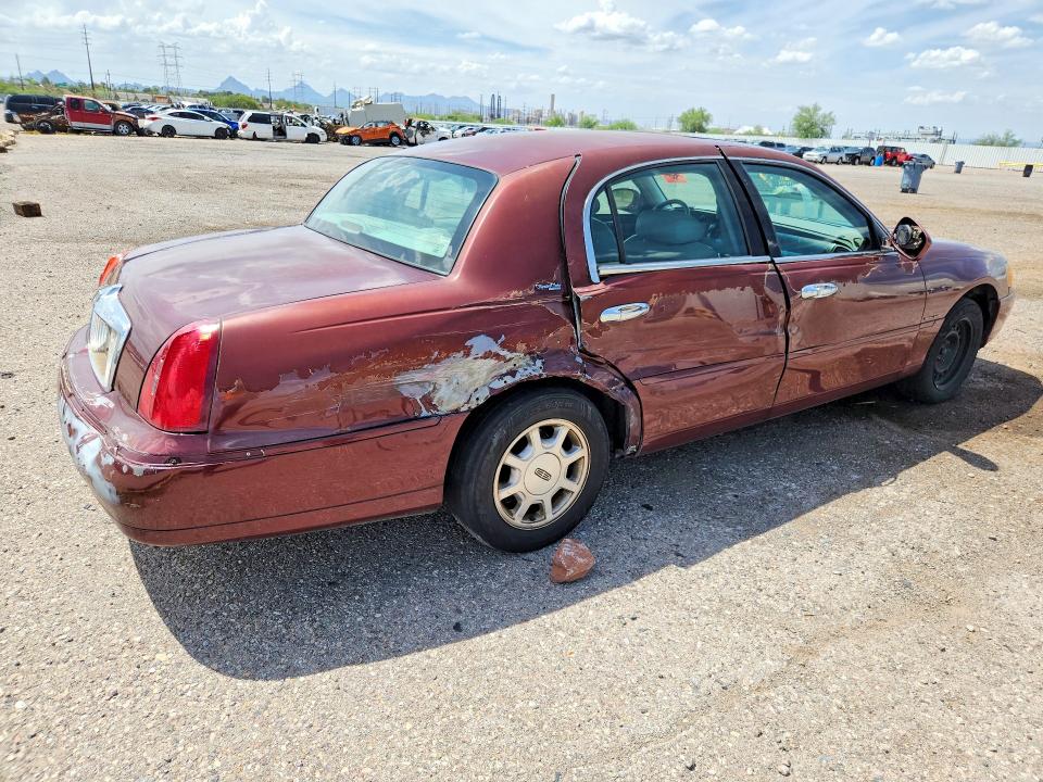 Photo 3 from auction – 2001 LINCOLN TOWN CAR with VIN 1LNHM82W01Y629795