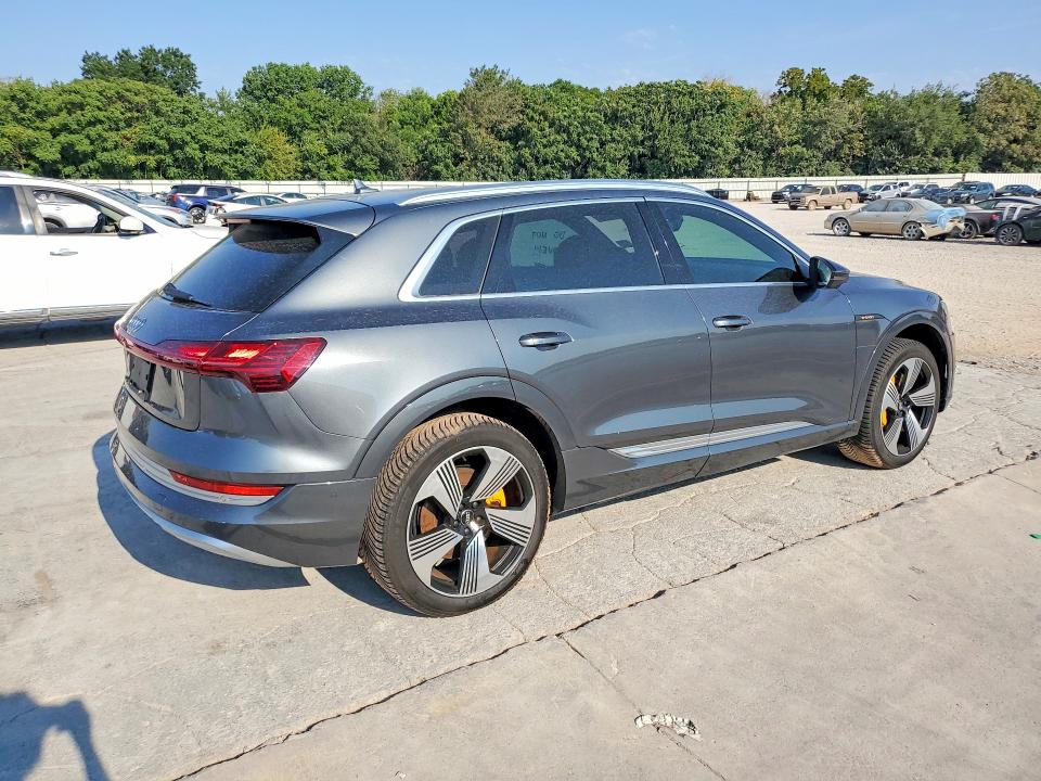Photo 3 from auction – 2019 AUDI E-TRON with VIN WA1VAAGE3KB007357
