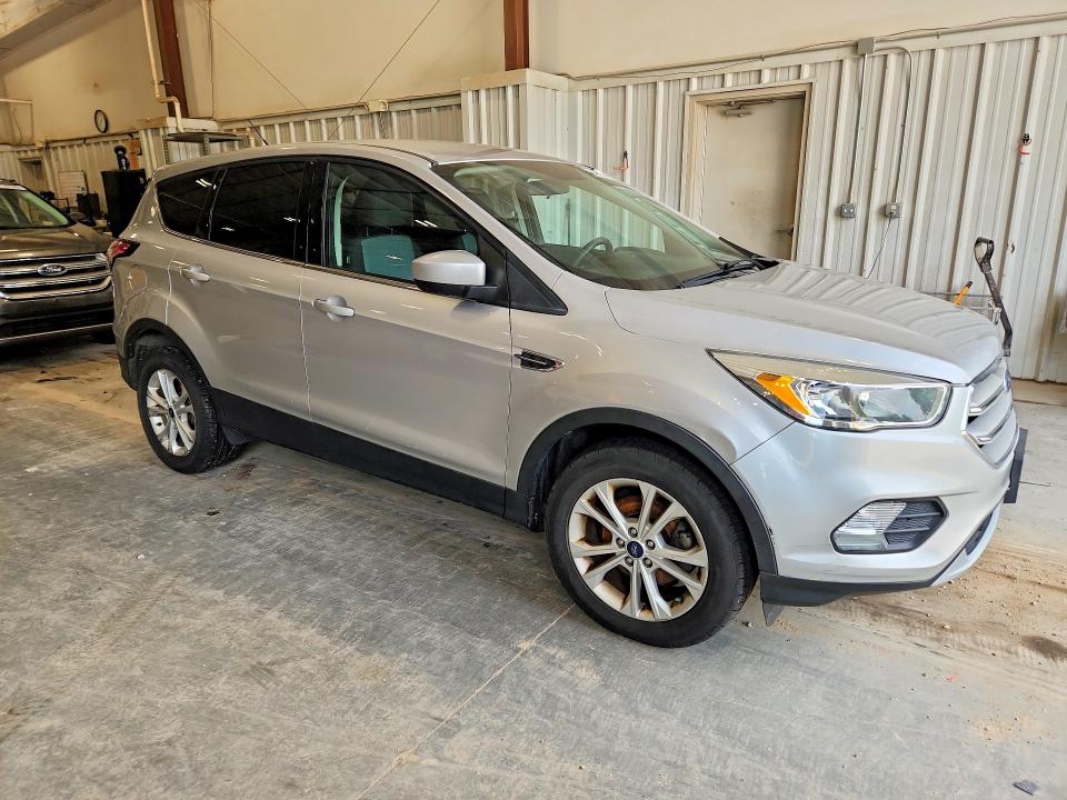 Photo 4 from auction – 2017 FORD ESCAPE with VIN 1FMCU0GD0HUB50264