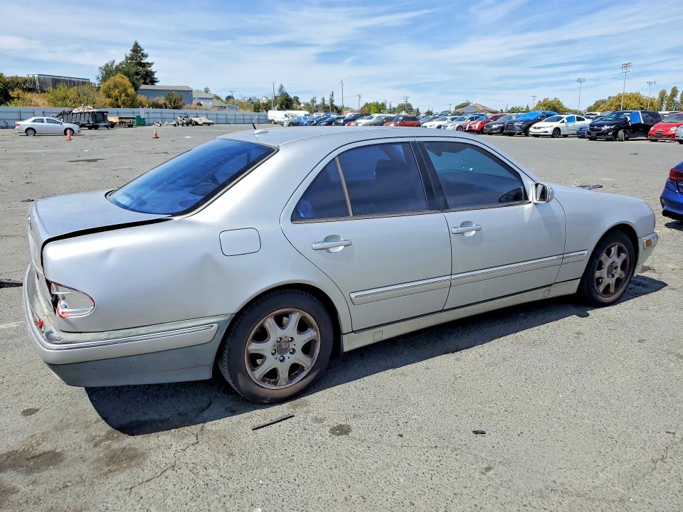Photo 3 from auction – 2000 MERCEDES-BENZ E with VIN WDBJF65J9YB167107