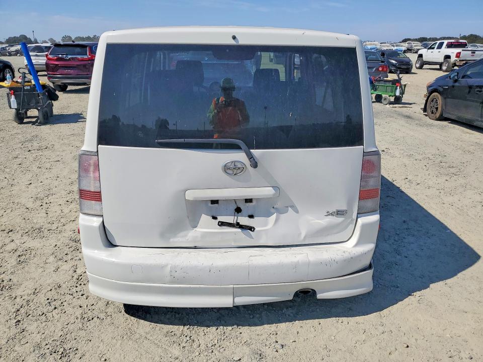 Photo 6 from auction – 2005 SCION XB with VIN JTLKT324954029406