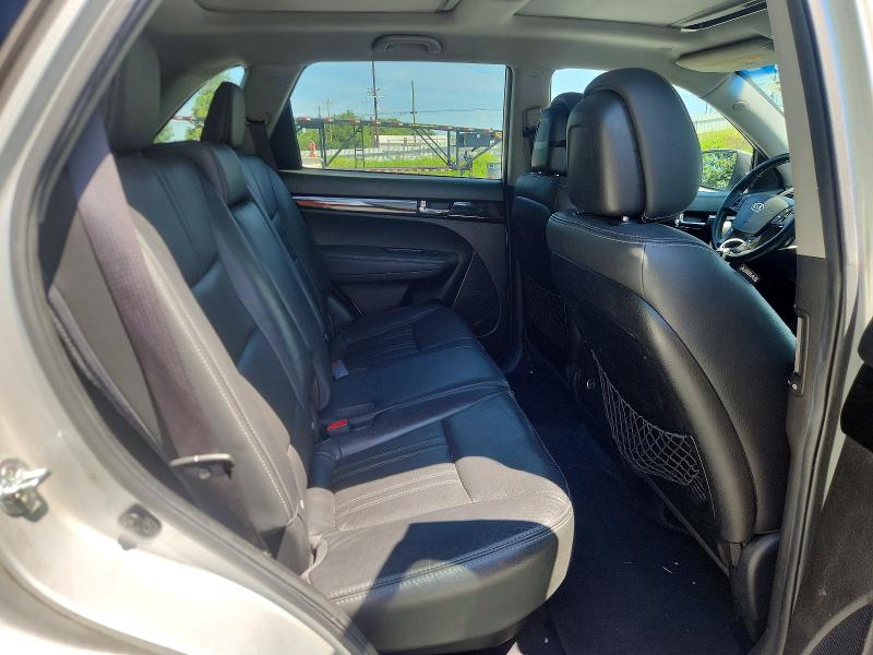 Photo 11 from auction – 2012 KIA SORENTO with VIN 5XYKW4A28CG307168