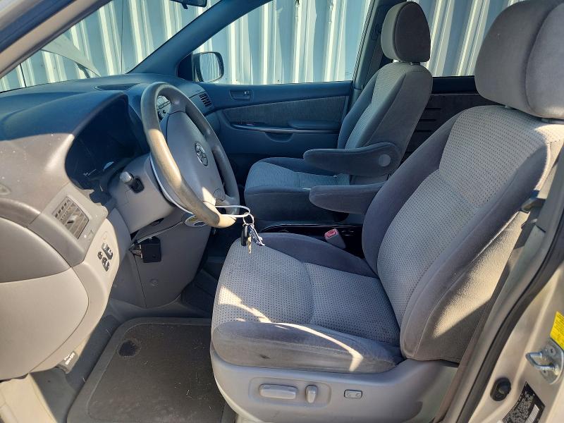 Photo 7 from auction – 2010 TOYOTA SIENNA with VIN 5TDKK4CC5AS329856