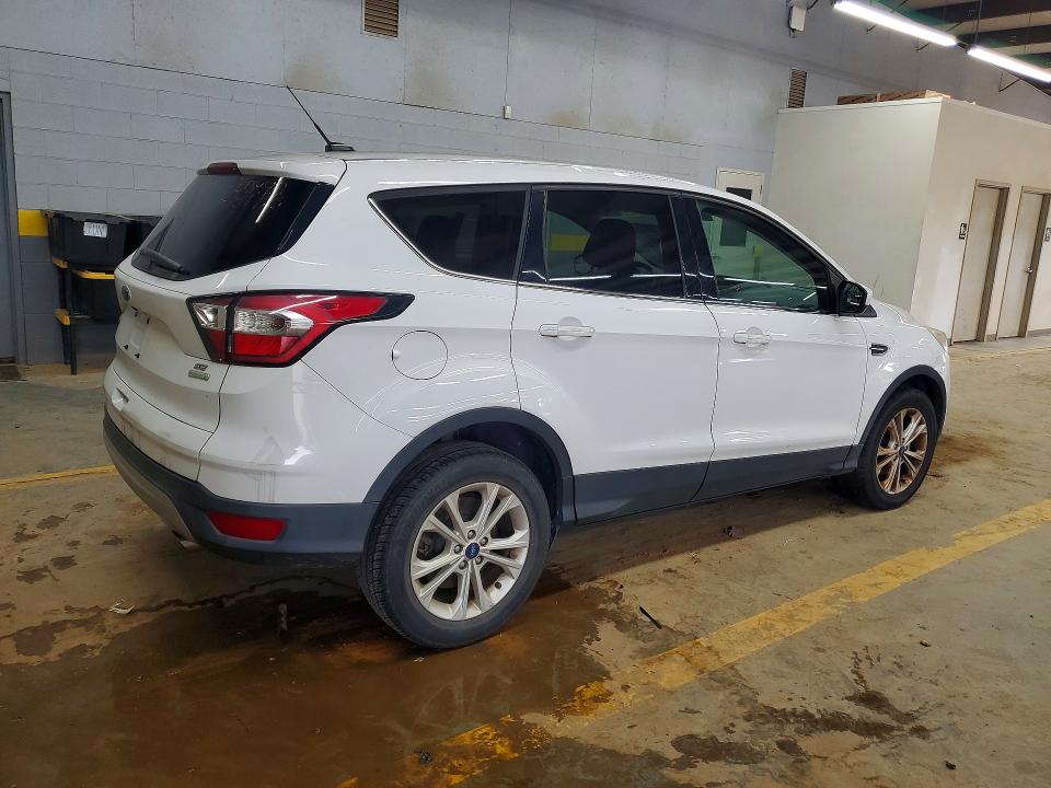 Photo 3 from auction – 2017 FORD ESCAPE with VIN 1FMCU0GD2HUC98772