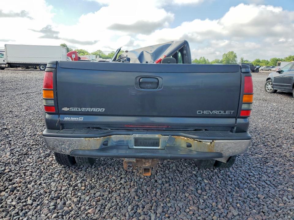 Photo 6 from auction – 2004 CHEVROLET SILVERADO with VIN 1GCJK39254E295061