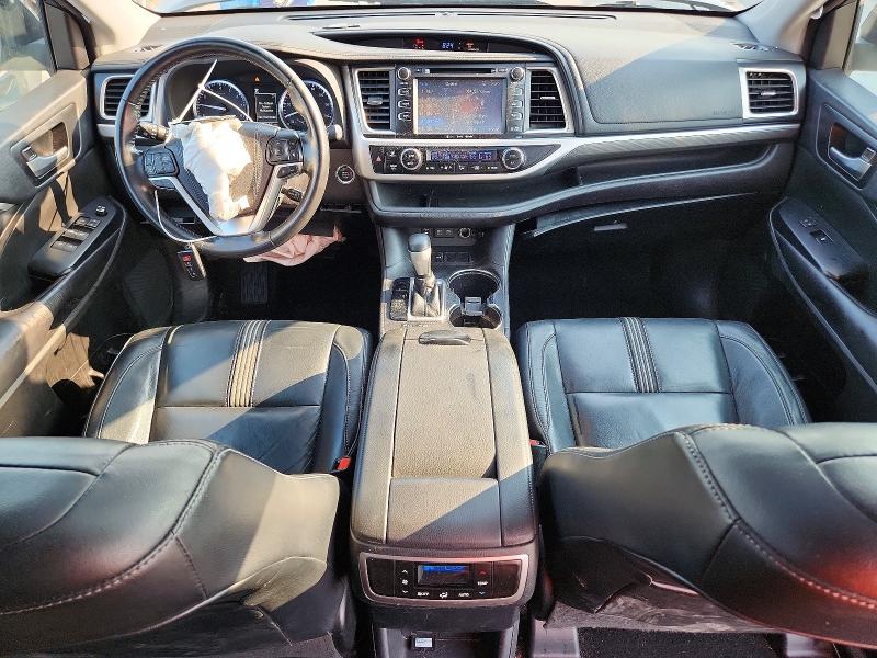 Photo 8 from auction – 2018 TOYOTA HIGHLANDER with VIN 5TDKZRFH0JS285541
