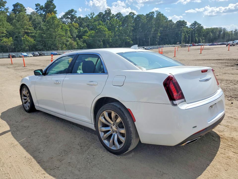 Photo 2 from auction – 2019 CHRYSLER 300 with VIN 2C3CCAAG8KH626064