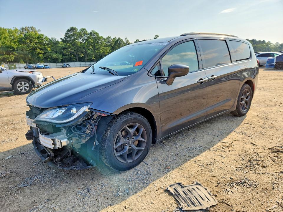CHRYSLER PACIFICA 2018 with VIN 2C4RC1BG4JR172554 - Photo from auction