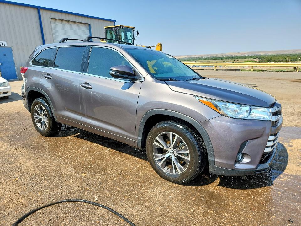 Photo 4 from auction – 2017 TOYOTA HIGHLANDER with VIN 5TDZZRFH1HS227771