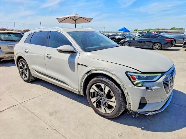 Фото 4 с аукциона – 2022 AUDI E-TRON с VIN WA1AAAGEXNB023932