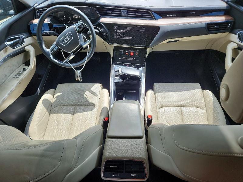Photo 8 from auction – 2019 AUDI E-TRON with VIN WA1VABGE4KB016171