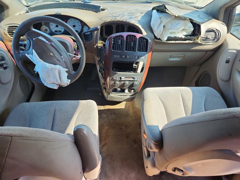 Photo 8 from auction – 2002 CHRYSLER TOWN & COUNTRY with VIN 2C8GP44362R714499