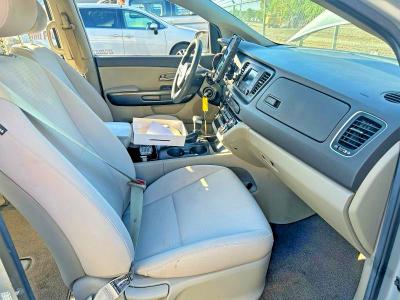 Photo 5 from auction – 2017 KIA SEDONA with VIN KNDMA5C1XH6264741