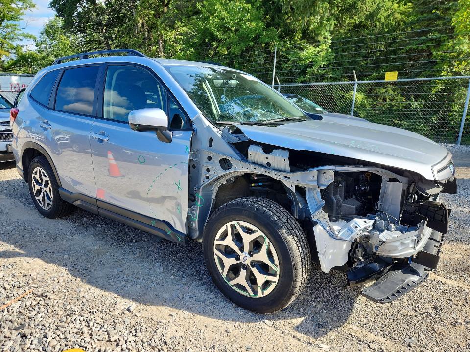 Photo 4 from auction – 2019 SUBARU FORESTER with VIN JF2SKAGC8KH547810