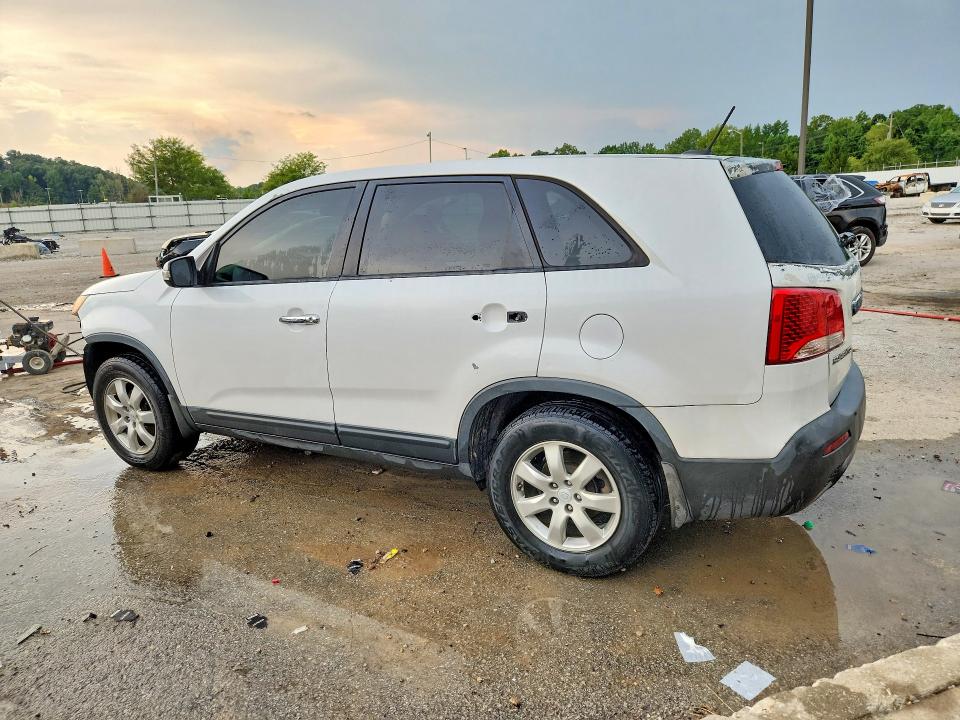Photo 2 from auction – 2011 KIA SORENTO with VIN 5XYKT3A18BG088415