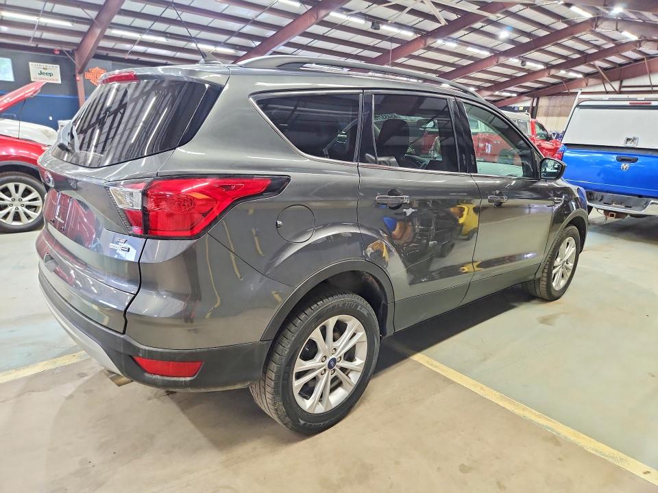 Photo 3 from auction – 2019 FORD ESCAPE with VIN 1FMCU9HD3KUA48693