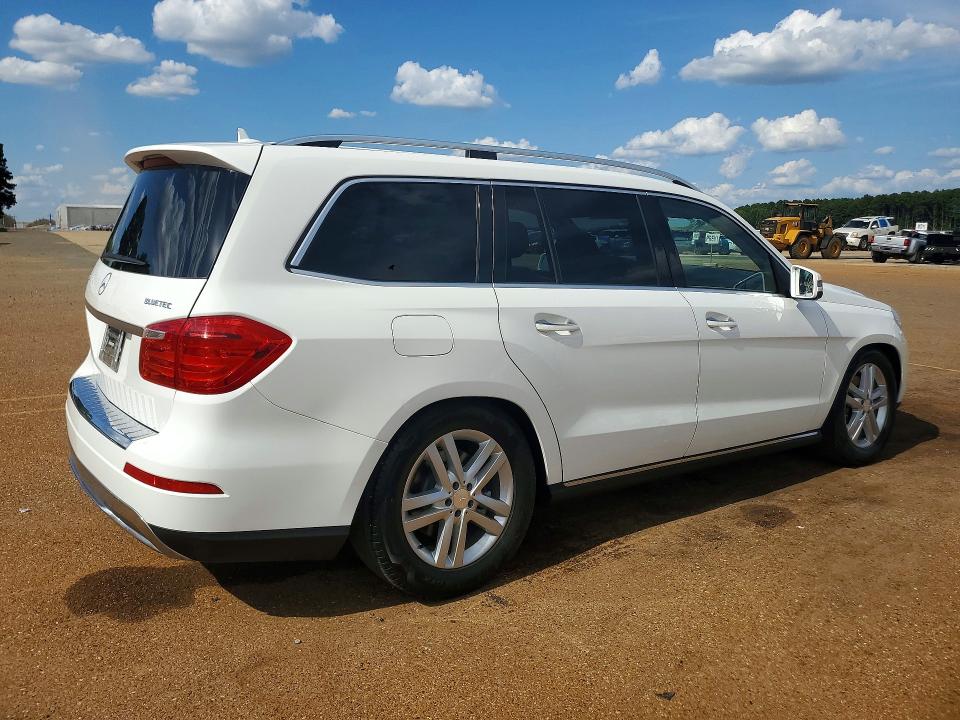 Photo 3 from auction – 2015 MERCEDES-BENZ GL with VIN 4JGDF2EE9FA521054