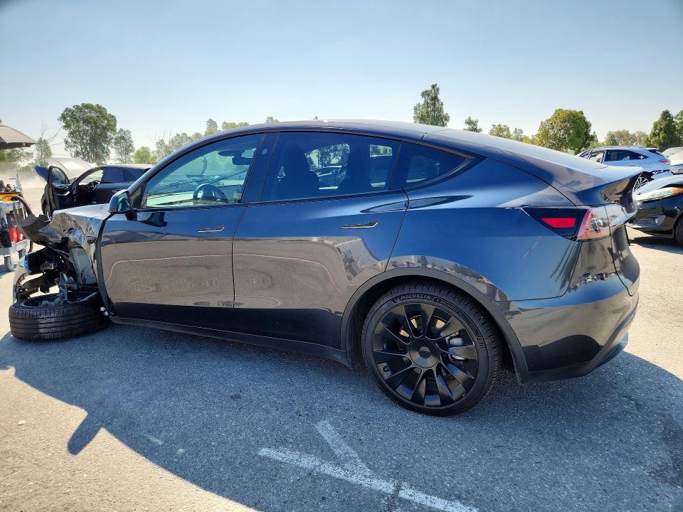 Photo 2 from auction – 2025 TESLA MODEL Y with VIN 7SAYGDED3SF276598
