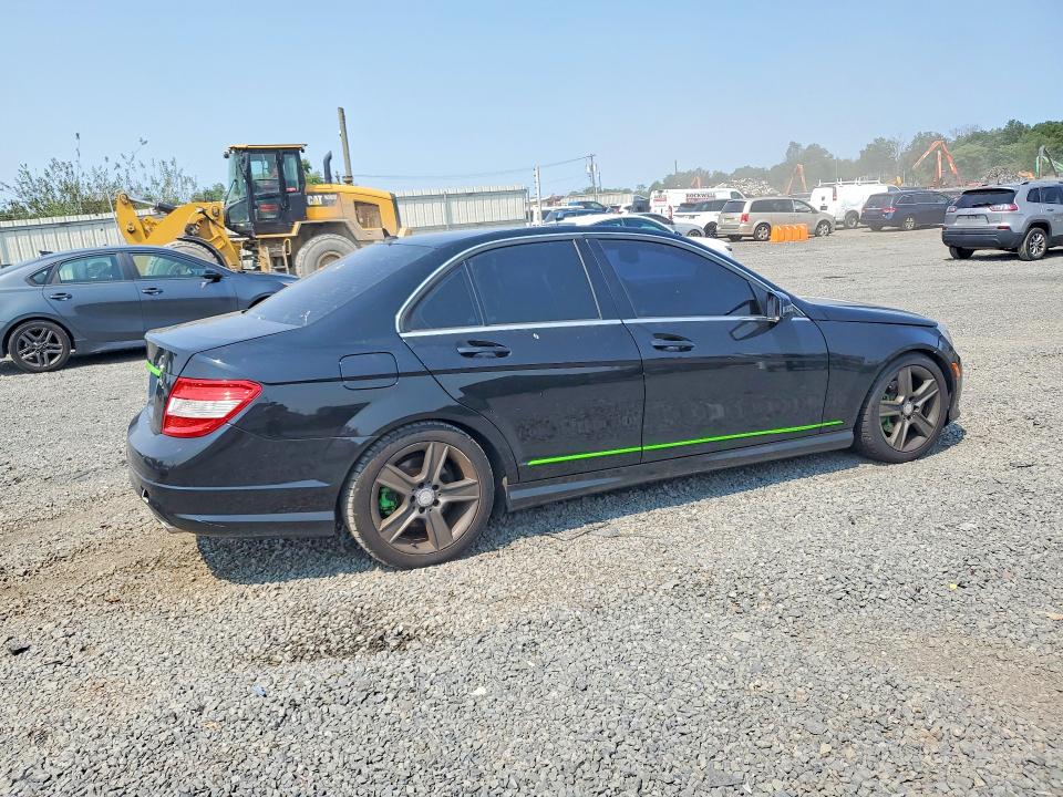 Photo 3 from auction – 2011 MERCEDES-BENZ C with VIN WDDGF8BB2BR155437