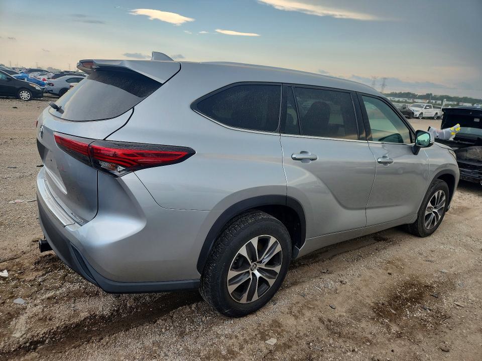Photo 3 from auction – 2020 TOYOTA HIGHLANDER with VIN 5TDGZRBH7LS029783