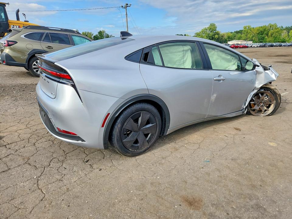 Photo 3 from auction – 2026 TOYOTA PRIUS with VIN JTDACAAU2T3071156