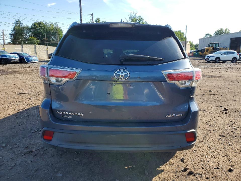 Photo 6 from auction – 2015 TOYOTA HIGHLANDER with VIN 5TDJKRFH2FS174089