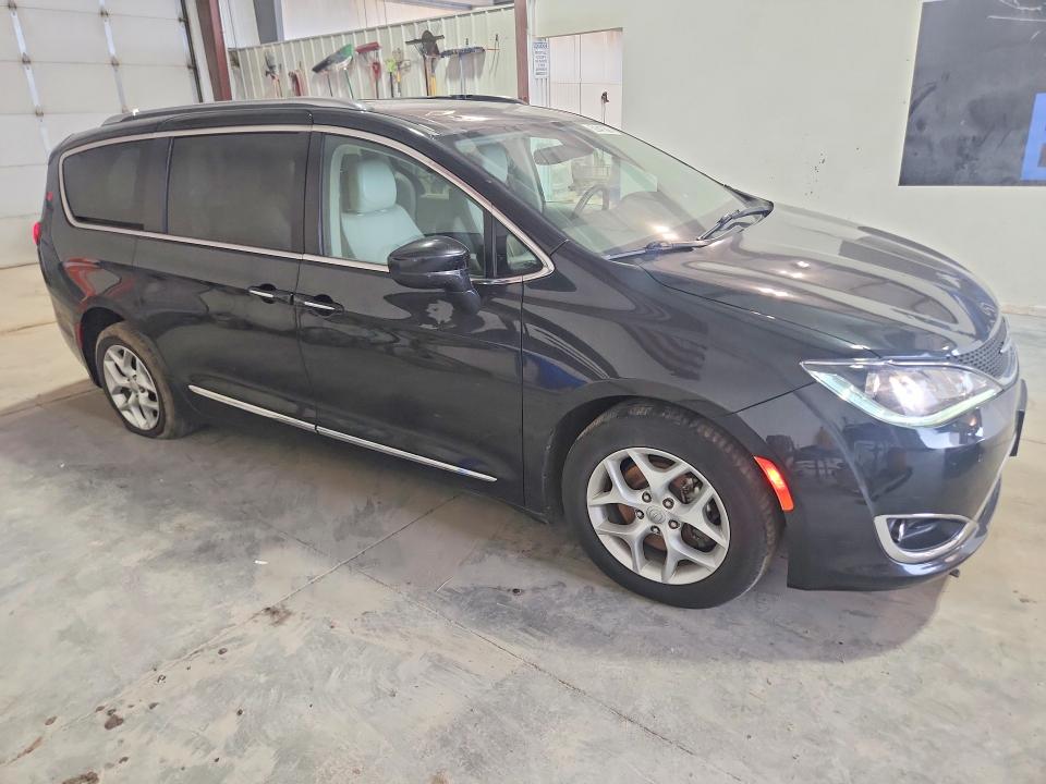 Photo 4 from auction – 2018 CHRYSLER PACIFICA with VIN 2C4RC1EG5JR102718